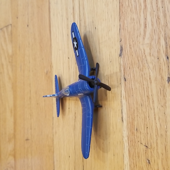 Maisto F4U-1D Corsair with stand - Picture 5 of 11